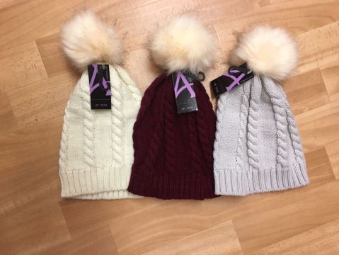 Ladies Cable Knit Hat With Pom Pom